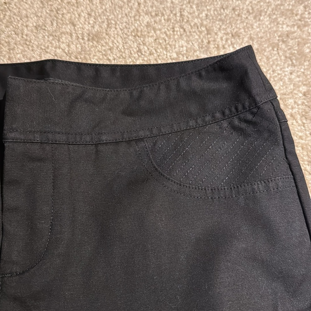 Y2K black capris with detailed front pockets size 2 - Picture 2 of 6